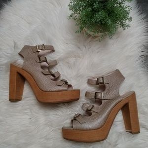 Buckle Detail Heeled Platform Sandal